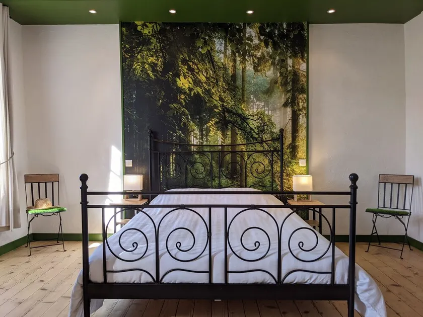 Large double guest room for families - Image 1