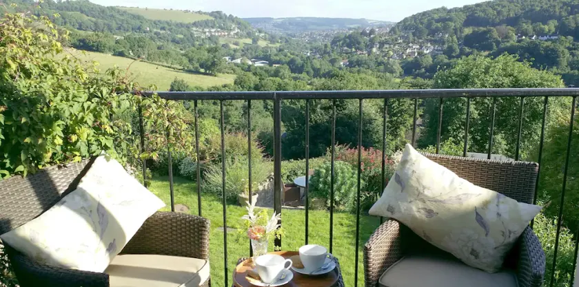 Truly STUNNING VIEWS at Hillcrest cottage, Cotswolds, AONB - Image 1