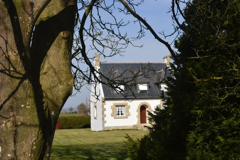 House with spacious garden and open views over the countryside.  - Image 1