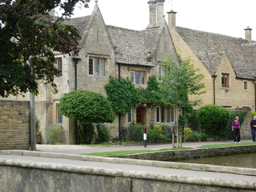 Fairlie Cottage Overlooks the River in Bourton-on-the-Water parking for 3 cars. - Image 1