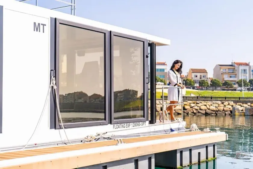 Floating House in a private marina 25 min from Porto - Image 1