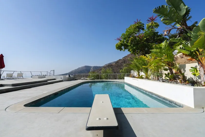 Malibu Modern Pool House - Image 1