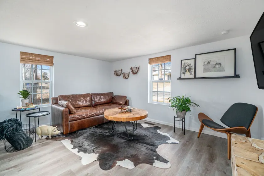 The Mulberry House: Cozy Home In Downtown Olathe - Image 1