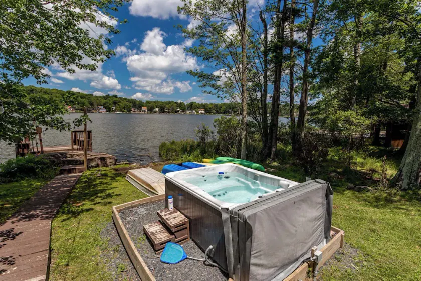 Water Front Dream Hot Tub Fire Pit King Bed - Image 1