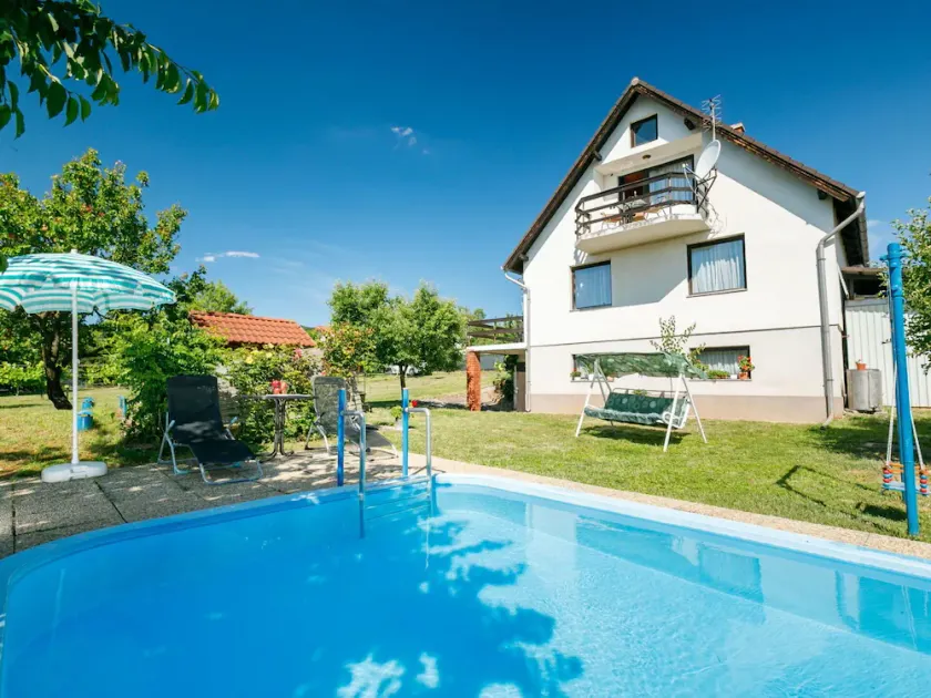 Alleinstehendes Ferienhaus mit privatem Pool, Klimaanlage,  W-LAN, TV, Innenhof, Haustiere erlaubt - Image 1