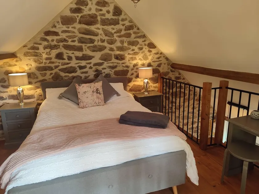 Lovingly renovated bread oven - Image 1