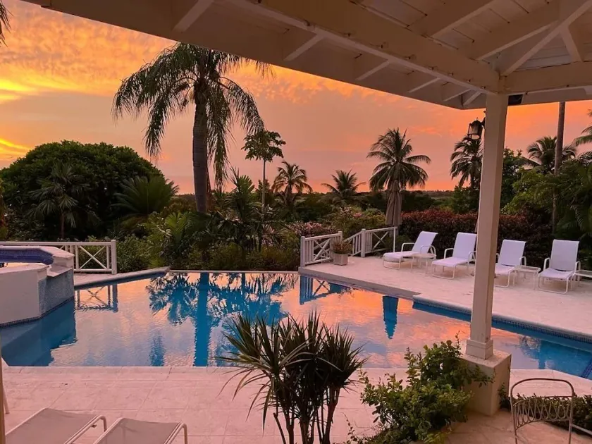 Très spacieux, privé, retraite Plan ouvert. Piscine et une vue imprenable sur la côte ouest - Image 1