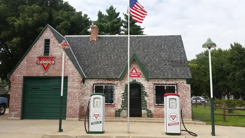 The Philing Station:  Restored 1920's Gas Station. A retro vacation rental! - Image 1