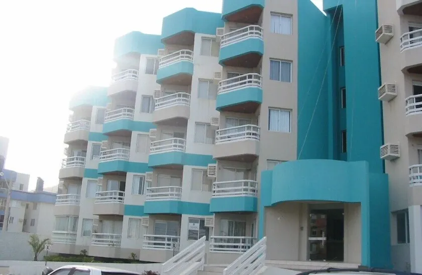 Grand appartement à 50m de la mer avec garage privé et couvert - Image 1