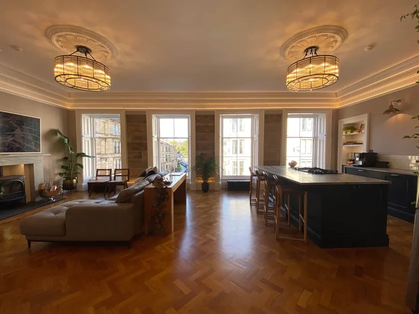 Luxury 5 bedroom stay in the heart of the West End - Image 1