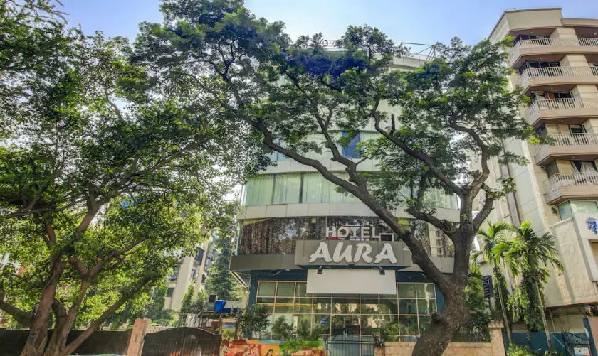 OYO SilverKey 43263 Hotel Aura Malad West - Image 1