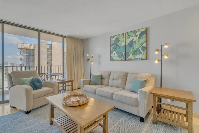 Beach Oasis with Ocean & City Views with FREE Parking! - Image 1