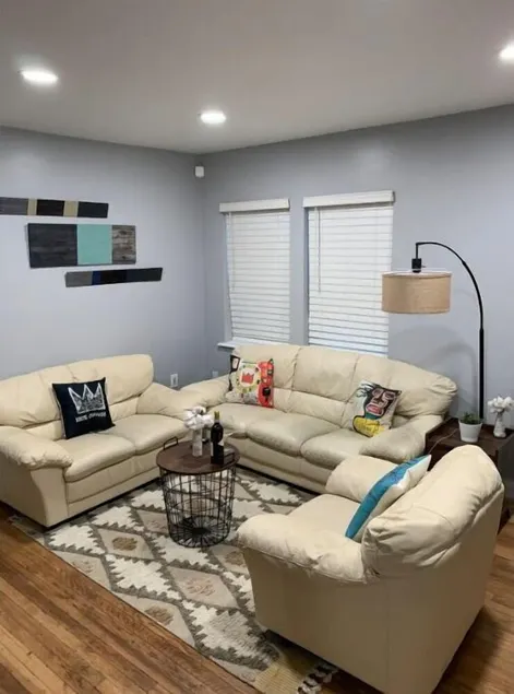 Modern 2 Br Apt near DT. - Self Check-in - Image 1