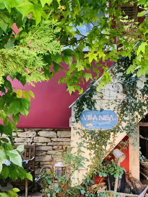 🏡 Villa-Nisa-1895 · Historic country house with a large garden & barn - Image 1