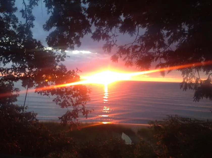 Cozy Lakefront Cottage - Private Beach - Image 1