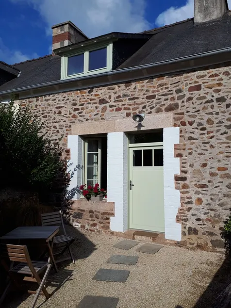 Delightful Stone Cottage Five Minutes Walk from the Coastal Path - Image 1