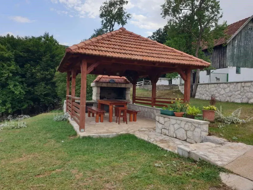 House Roza - Image 1