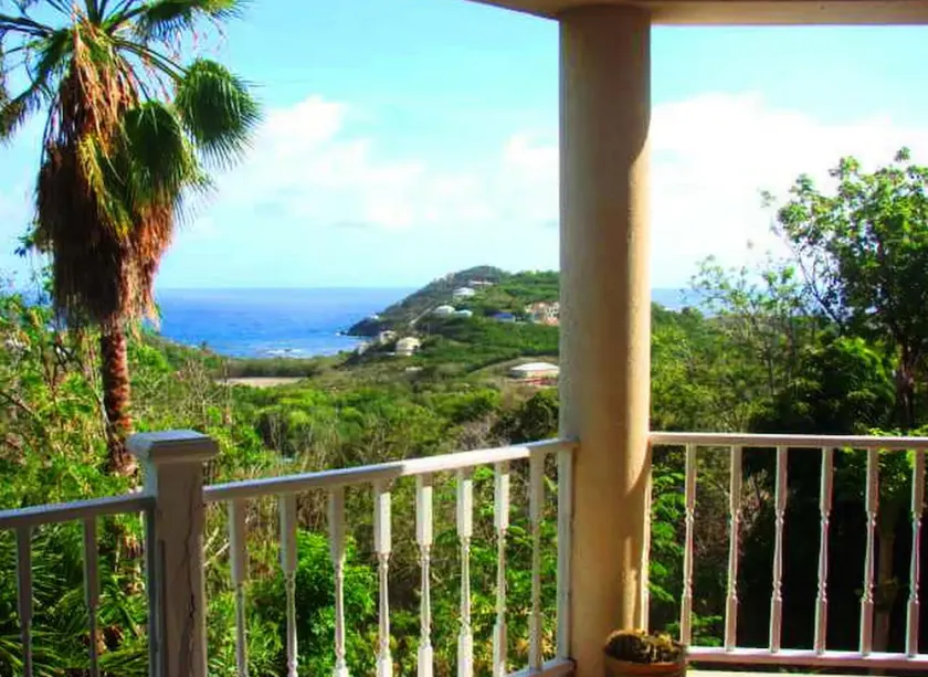 Couples Retreat, King Bed, Wi-Fi, Cable TV, A/C, Close to Cruz Bay - Image 1