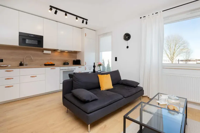 Cozy Apartment with Terrace | Private Parking, Close to Airport - Image 1