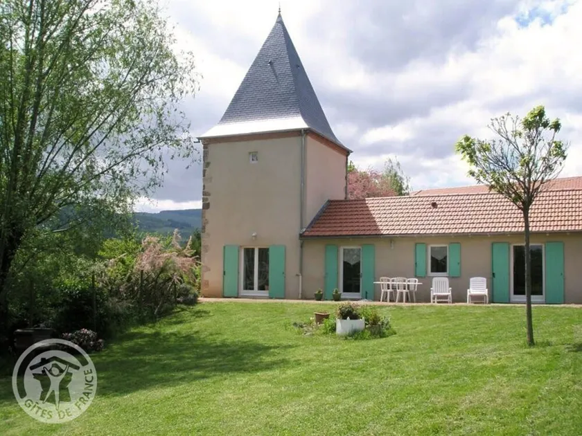 Charming cottage with private garden in Lentigny - Image 1