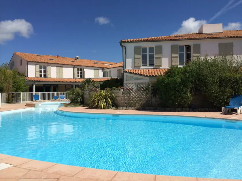 Bright and charming duplex apartment in pool residence, 100m from the beach - Image 1