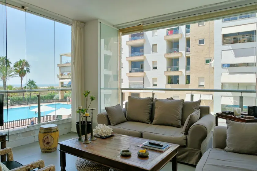 Serene Apartment by the Beach - Image 1