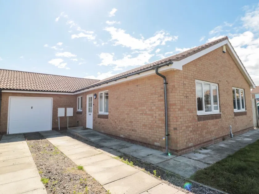 20 SOUTHMEAD, pet friendly, country holiday cottage in Amble - Image 1