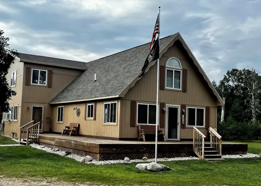 Spacious cottage near the Leota trail head! - Image 1
