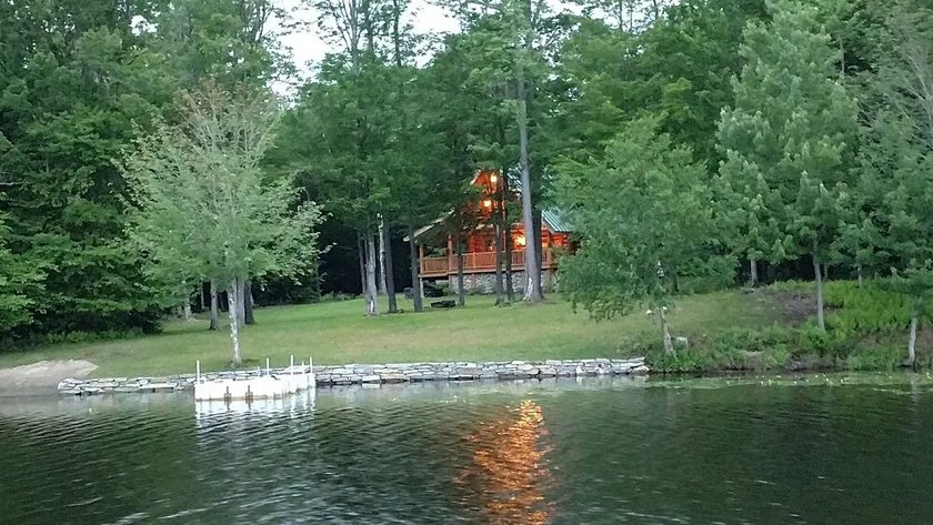 Lake Front Log Cabin tæt på Mt. Sne - Image 1