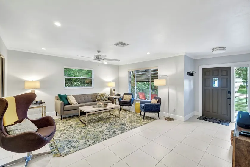 Coastal Naples Park Getaway - Garden Grill & Beach Nearby - Image 1