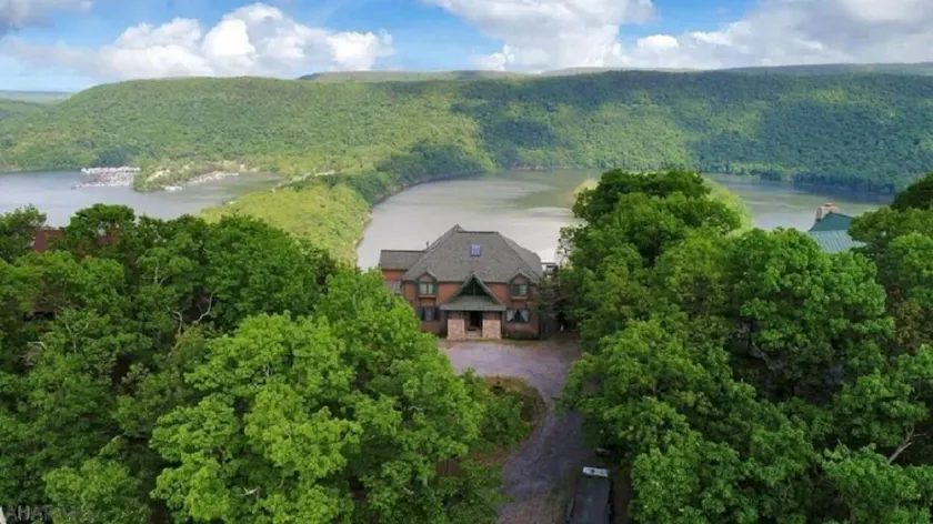 Classy Mountain Top Lake View: one of the best in PA! Hot tub, Fire-pit, grill - Image 1