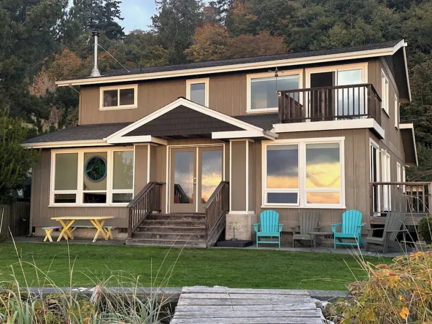 Custom Family Beach House - Pet & Child Friendly - Image 1