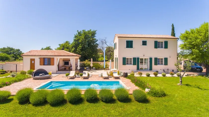 Anima Calma Filipana- family villa surrounded with vineyards and olive groves - Image 1