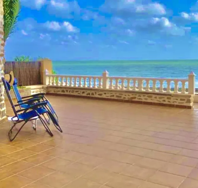 Apartment Sleeps 4 with Patio - Image 1