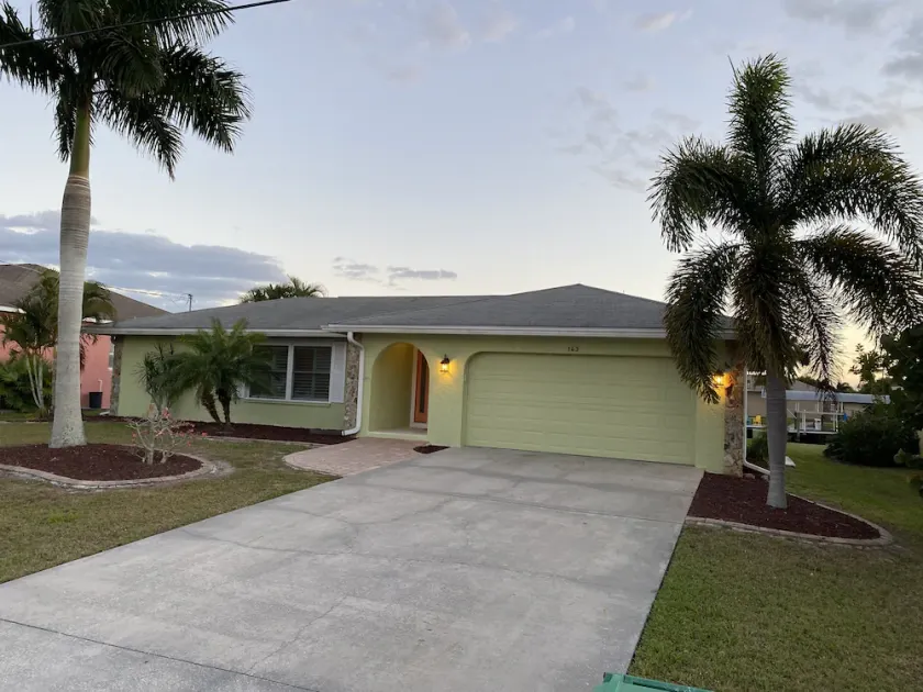 Waterfront house, boat dock, pool, walking distance to Port Charlotte Beach  - Image 1