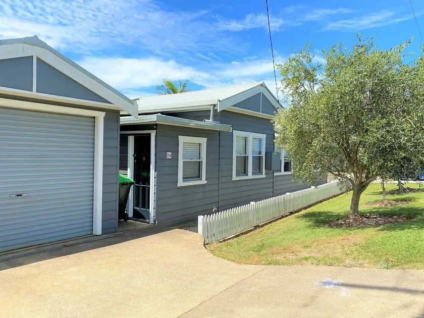 Bluebell - Walking distance to the beach, suitable for large families, and within minutes drive to a - Image 1