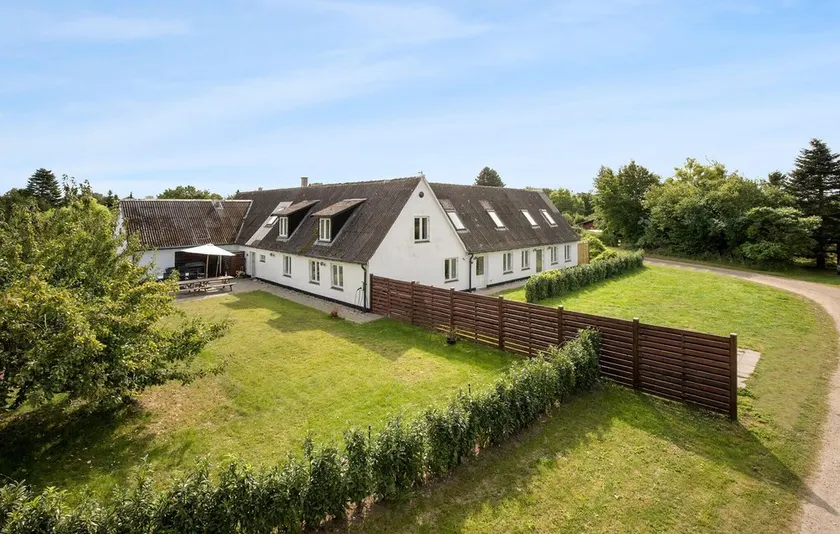 House in Føllenslev for 18 people with 8 rooms Ref. 631188 - Image 1