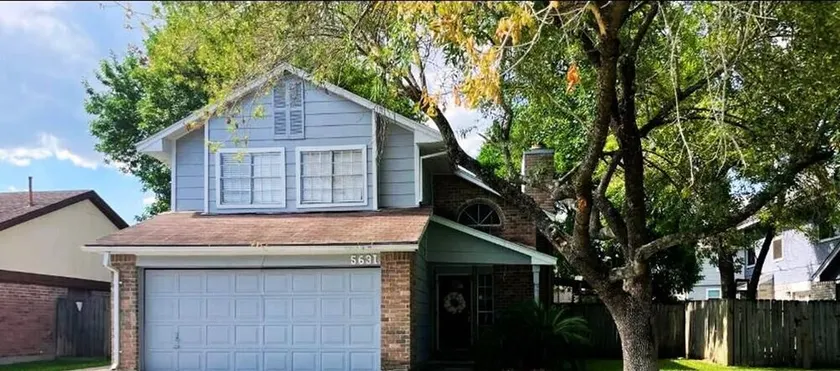 Charming Home Near IAH, Minutes from Malls!  - Image 1
