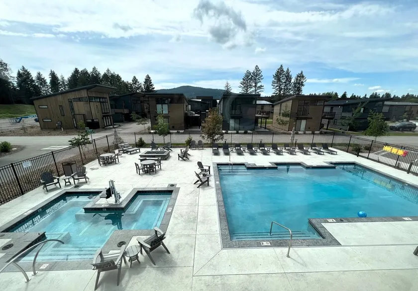 40 Mins. to Glacier Park, 5 Mins. to City Beach & DT, Seasonal Clubhouse Pool - Image 1