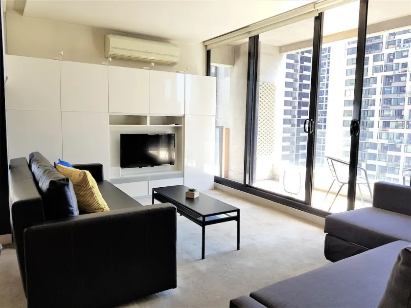 Great views, 2 balconies, lots of space and natural light! - Image 1