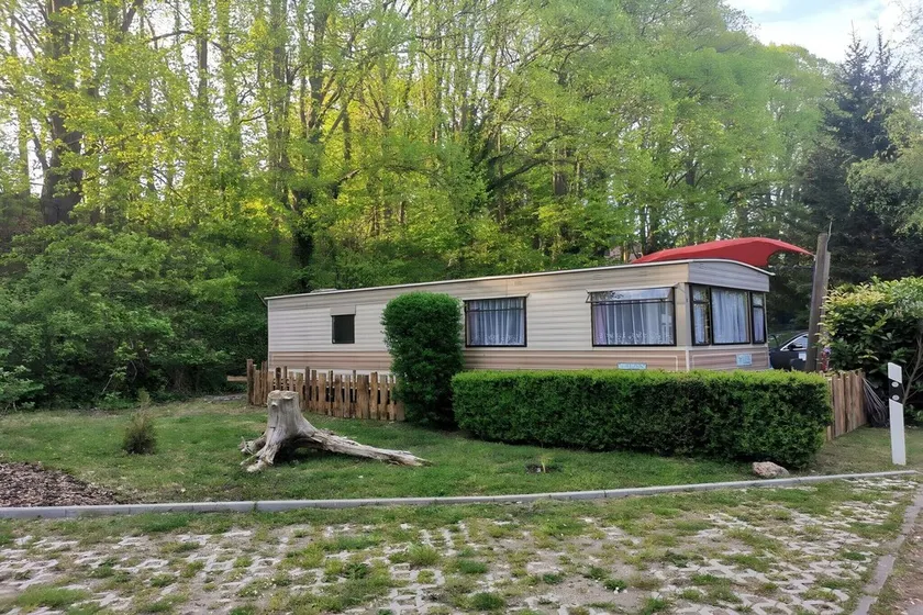 Lakeside Escape with Garden Fun - Image 1