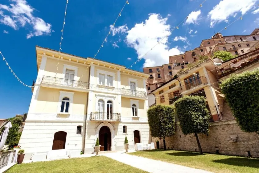 Palazzo Vittoli- Iside - Image 1