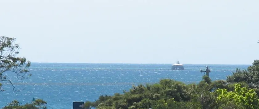 Views Galore! 4 minutes Walk to Beach - Image 1