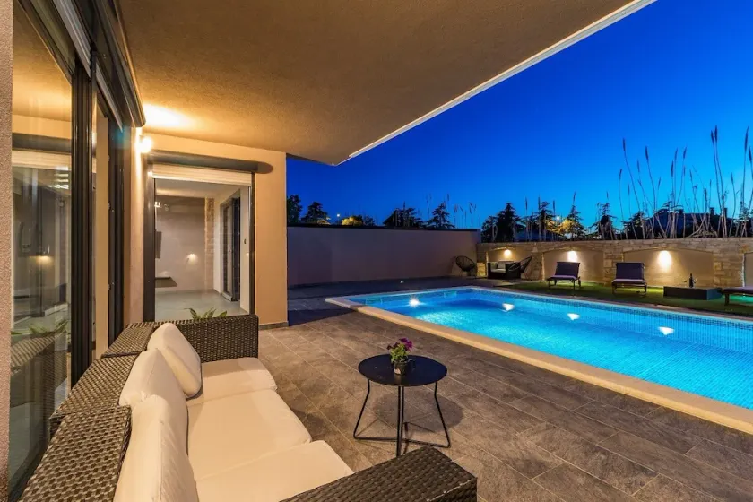Comfortable villa with private pool, just 1.5 km to the beach - Image 1