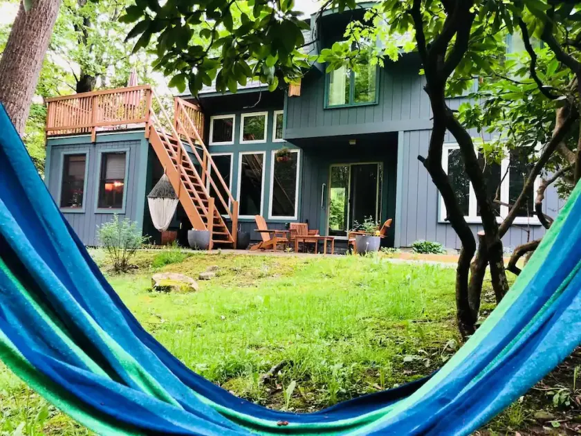 Fully stocked creekside retreat with sauna and privacy & outdoor dining - Image 1