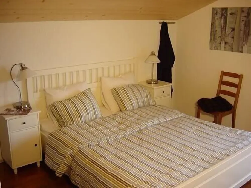 Magnifik individuell stuga med stor trädgård och utsikt, schweiziska Alperna, 11 pers. - Image 1