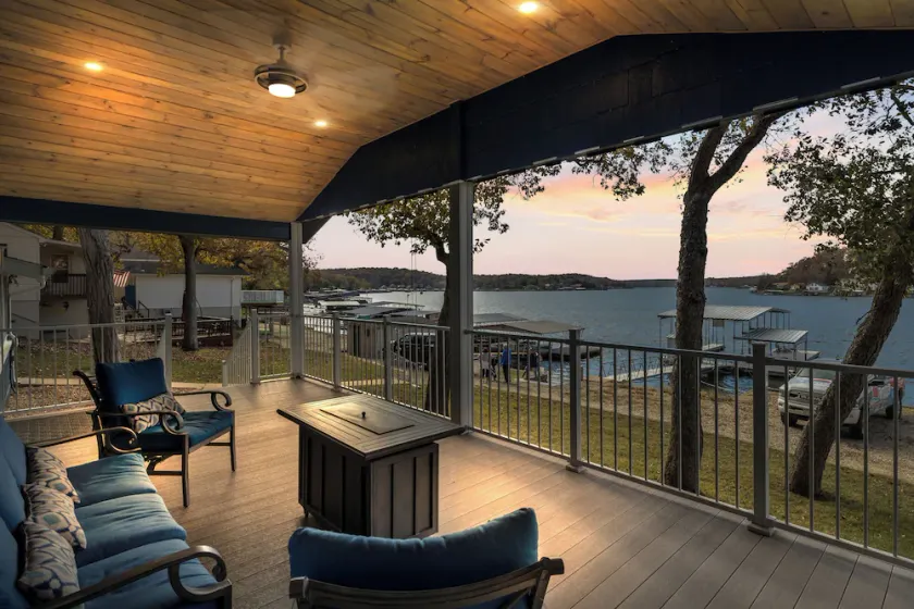 Sunset & Lake Views, Outdoor Dining & Seats - Image 1