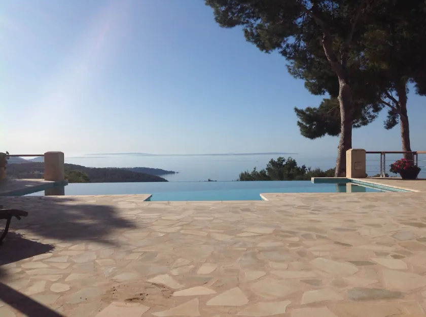 Vista unica e panoramica per questa villa con 6 camere da letto e 6 bagni - Image 1