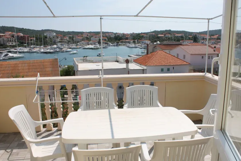 Apartamento para dos personas con terraza y vista al mar Jezera, Murter (A-5063-b) - Image 1