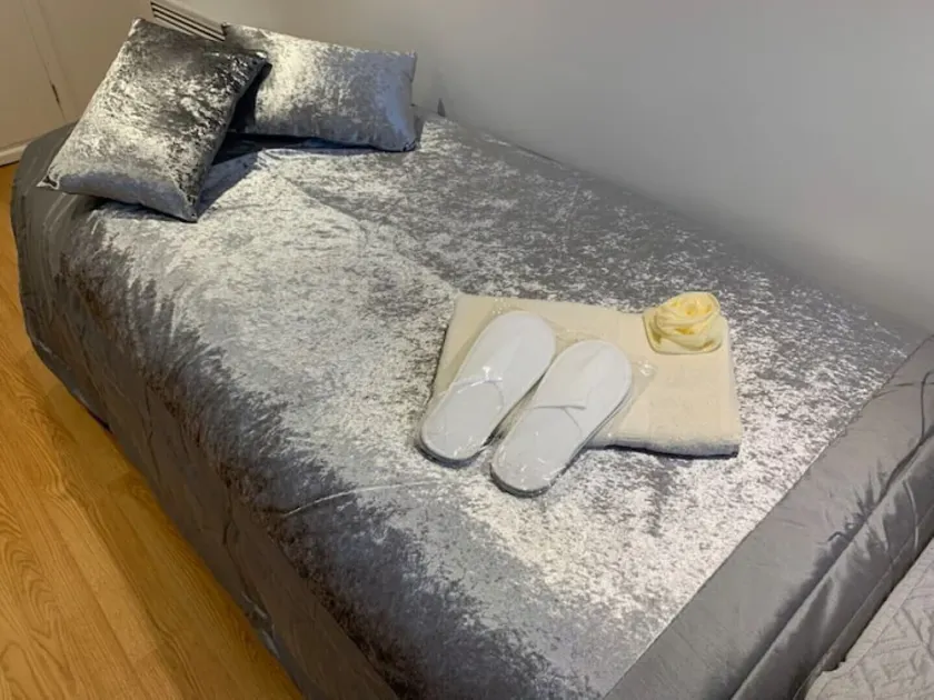 *BRAND NEW* Modern Studio Apartment - Image 1